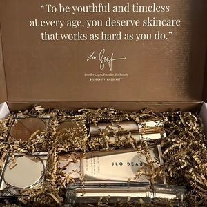 *Original box and packaging* JLo Beauty Deluxe Kit. Never used.